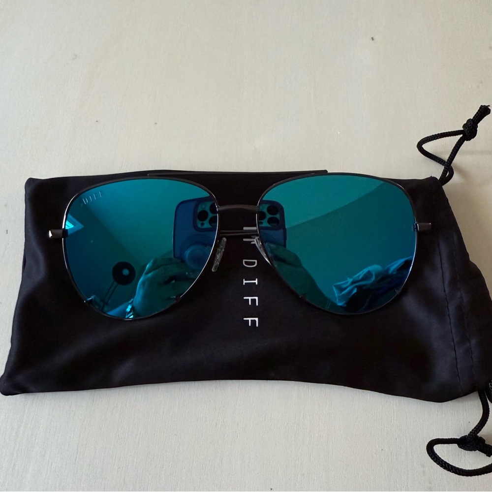 Diff Eyewear Scarlett Aviator Sunglasses